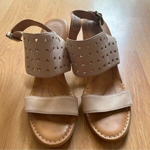 BORN women’s heels non slip cute open toe sandal size 10 excellent block wedge